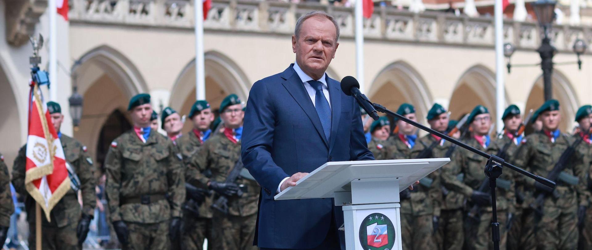 Premier Donald Tusk podczas uroczystości z okazji 80. rocznicy Bitwy o Monte Cassino oraz ustanowienia Święta 2. Korpusu Polskiego.